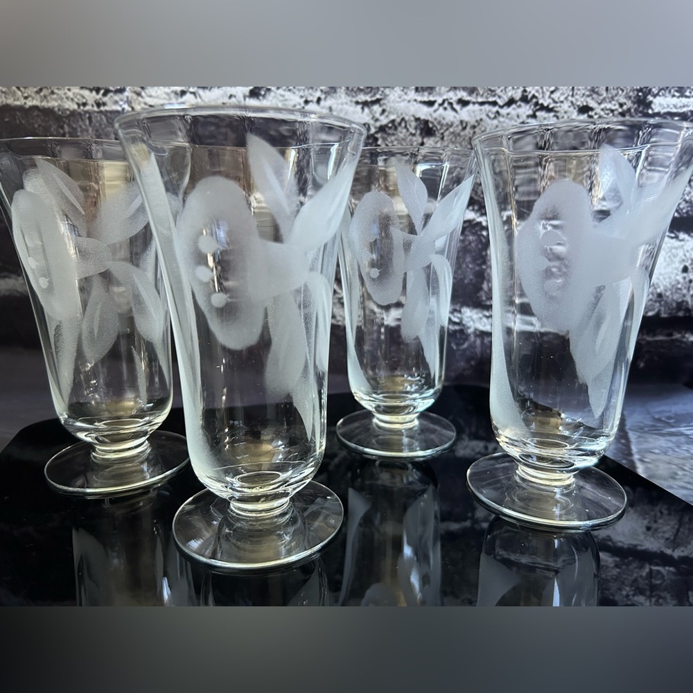 Set of 4 Mid- Century Etched Footed Floral Ice Tea/Water Glasses - Picture 2 of 11
